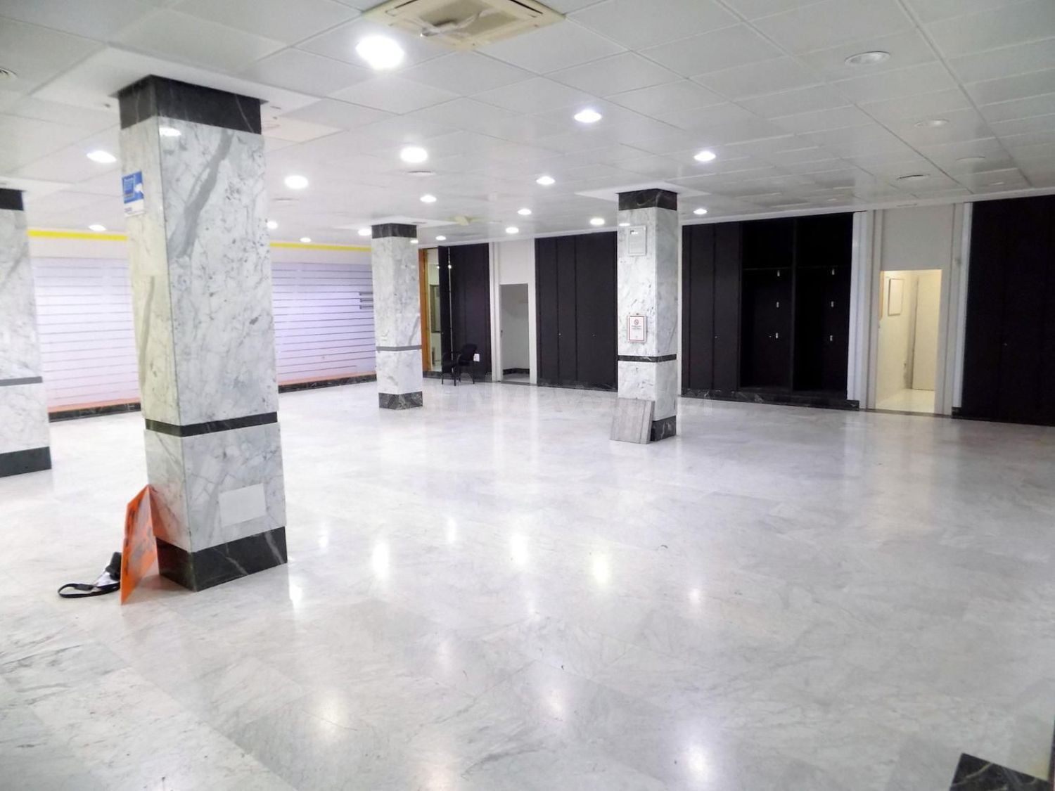 Local comercial 430m² en venta - El Ejido-La Merced-La Victoria