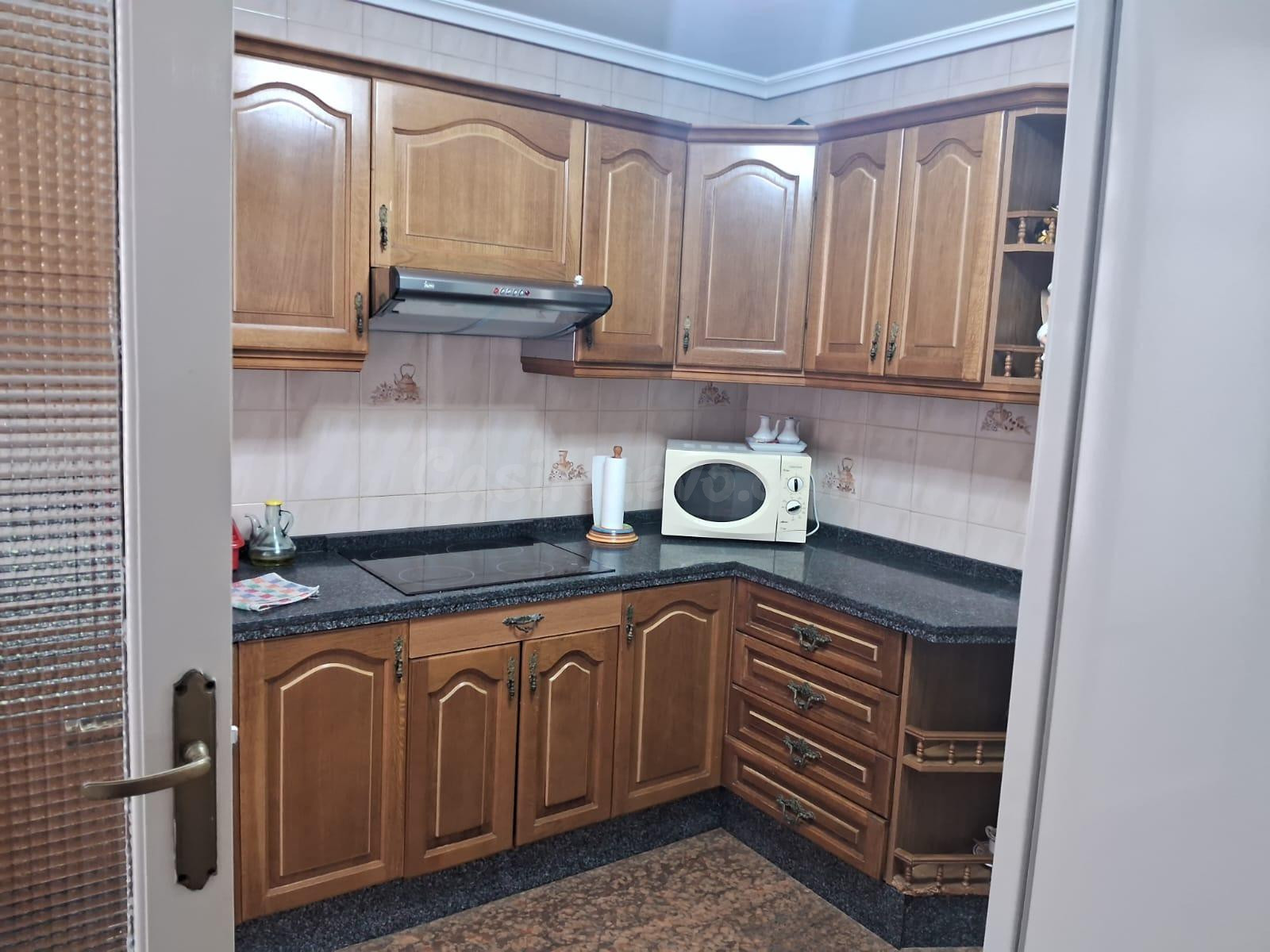 PISO EXTERIOR EN ZONA VIÑUELA CON PATIO Y TERRAZA!!
