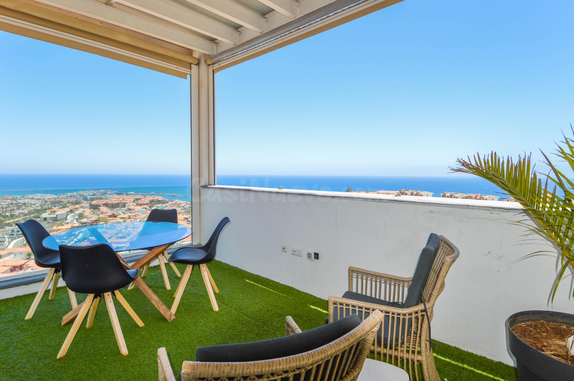 ¡Vistas que enamoran! Ático exclusivo en Loma Dos