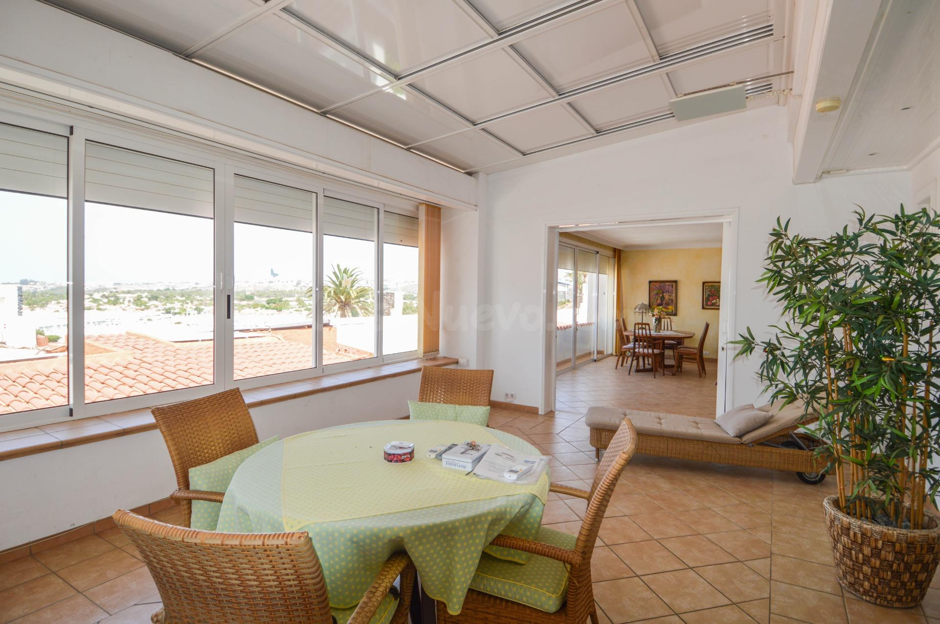 Chalet exclusivo en Maspalomas: 2 dormitorios y terraza con espectaculares vistas panorámicas