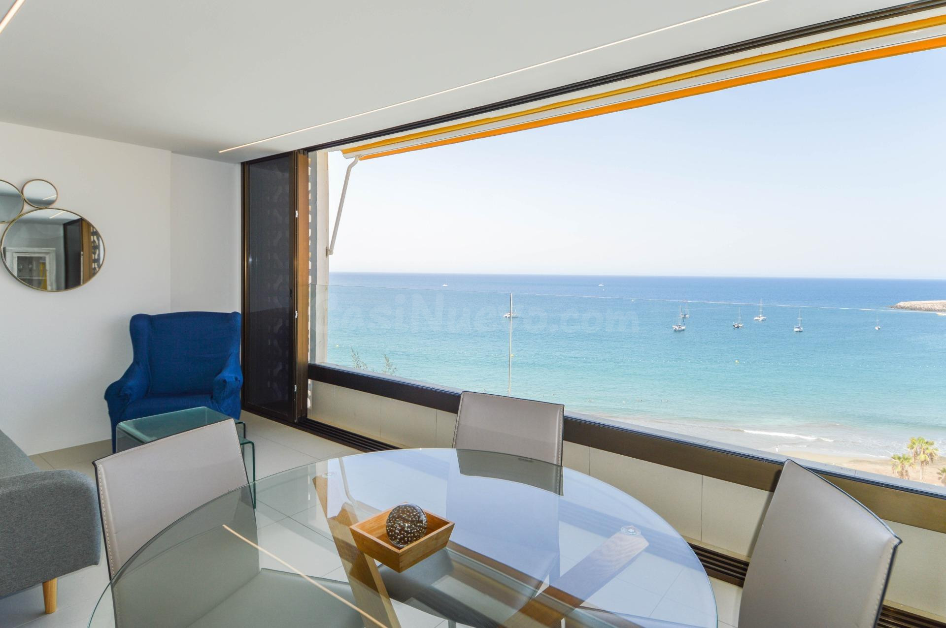 Vistas panorámicas al mar: Joya de diseño reformada en prime