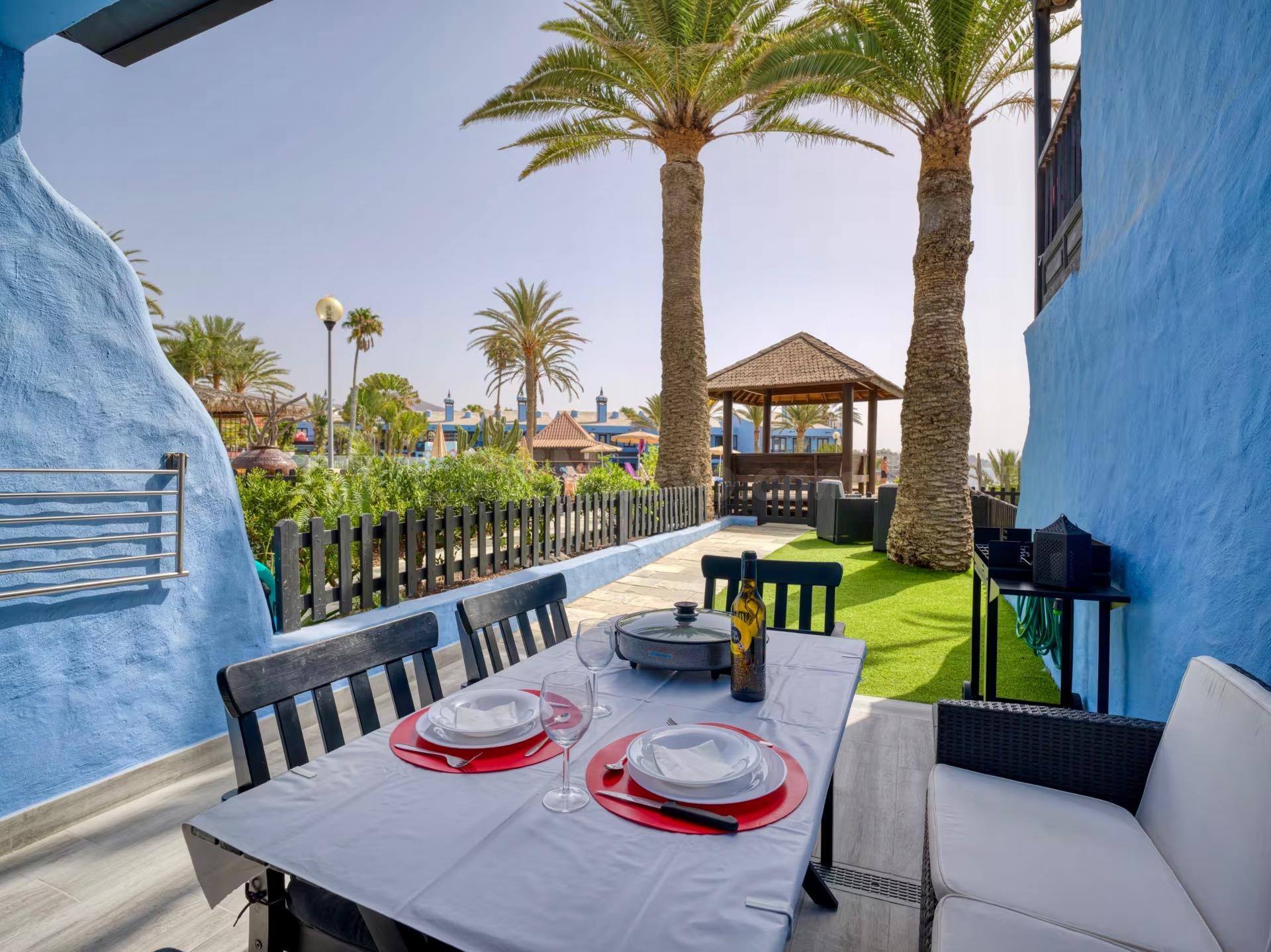 Exclusivo Apartamento en Primera Línea de Playa con Jardín Privado