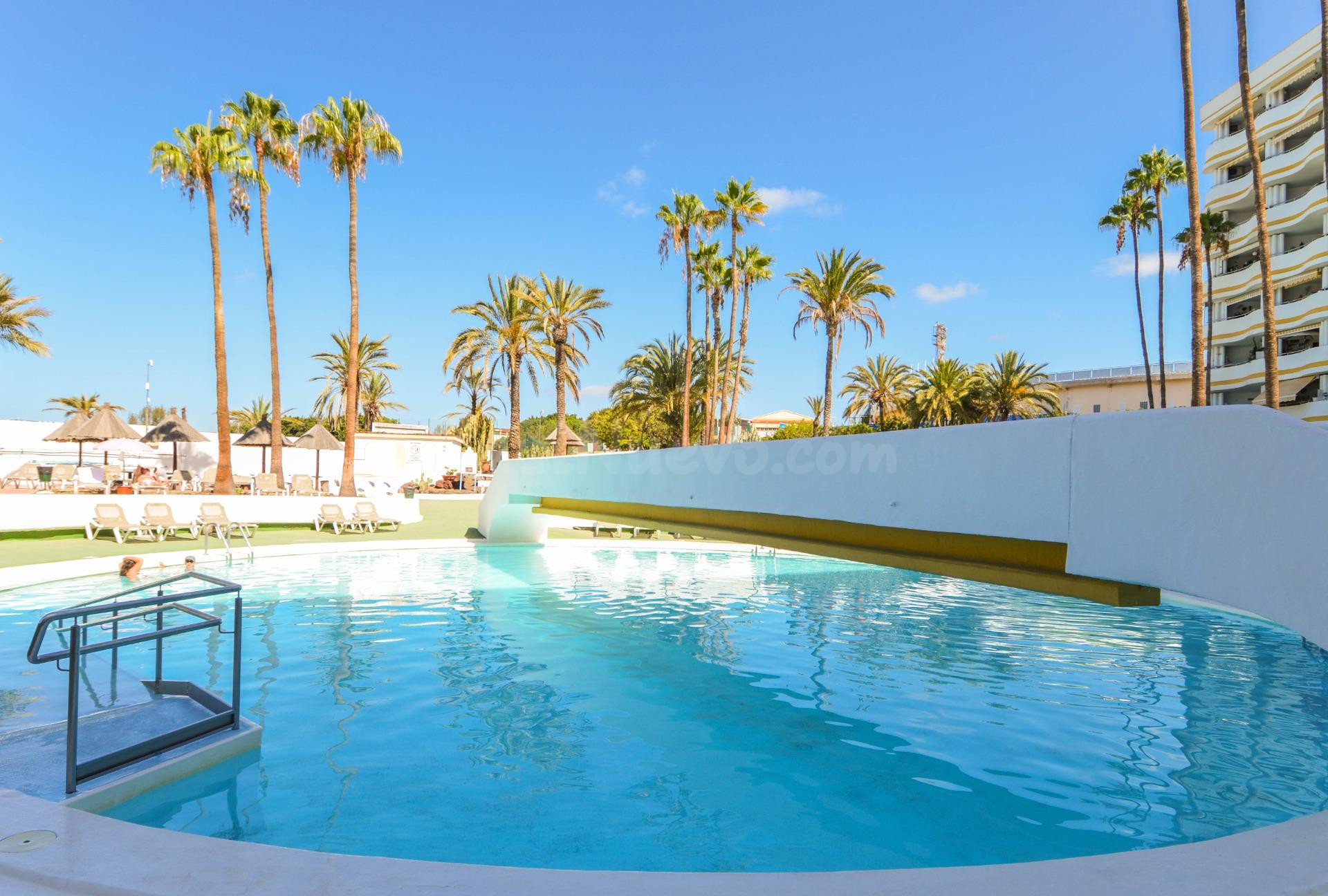 Se alquila apartamento con terraza en complejo céntrico de Playa del Ingles