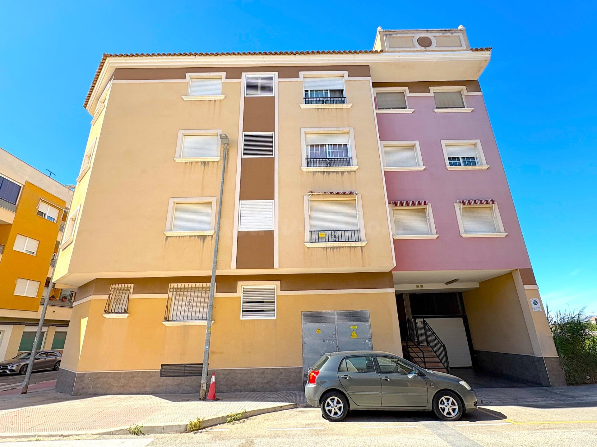 Piso de obra moderna en el centro de Almoradí — libre de cargas, con doble ascensor y máxima seguridad