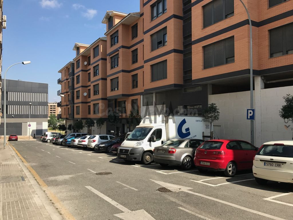 Local comercial en venta en c/ Alhemas