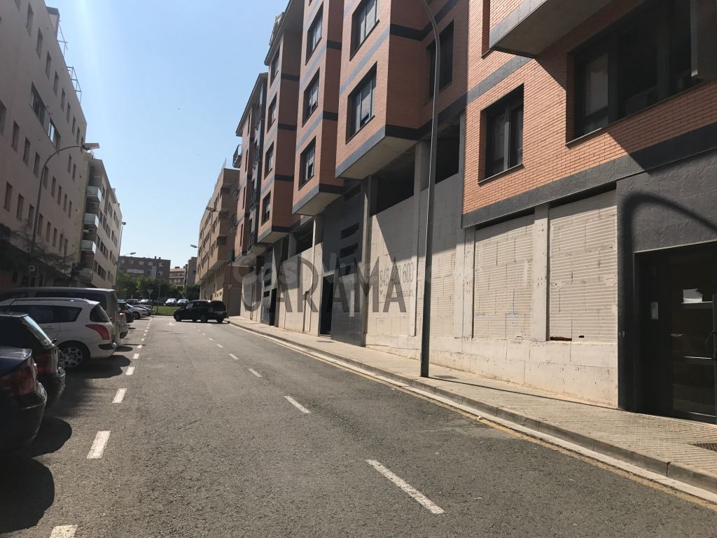 Local comercial en c/ Albares