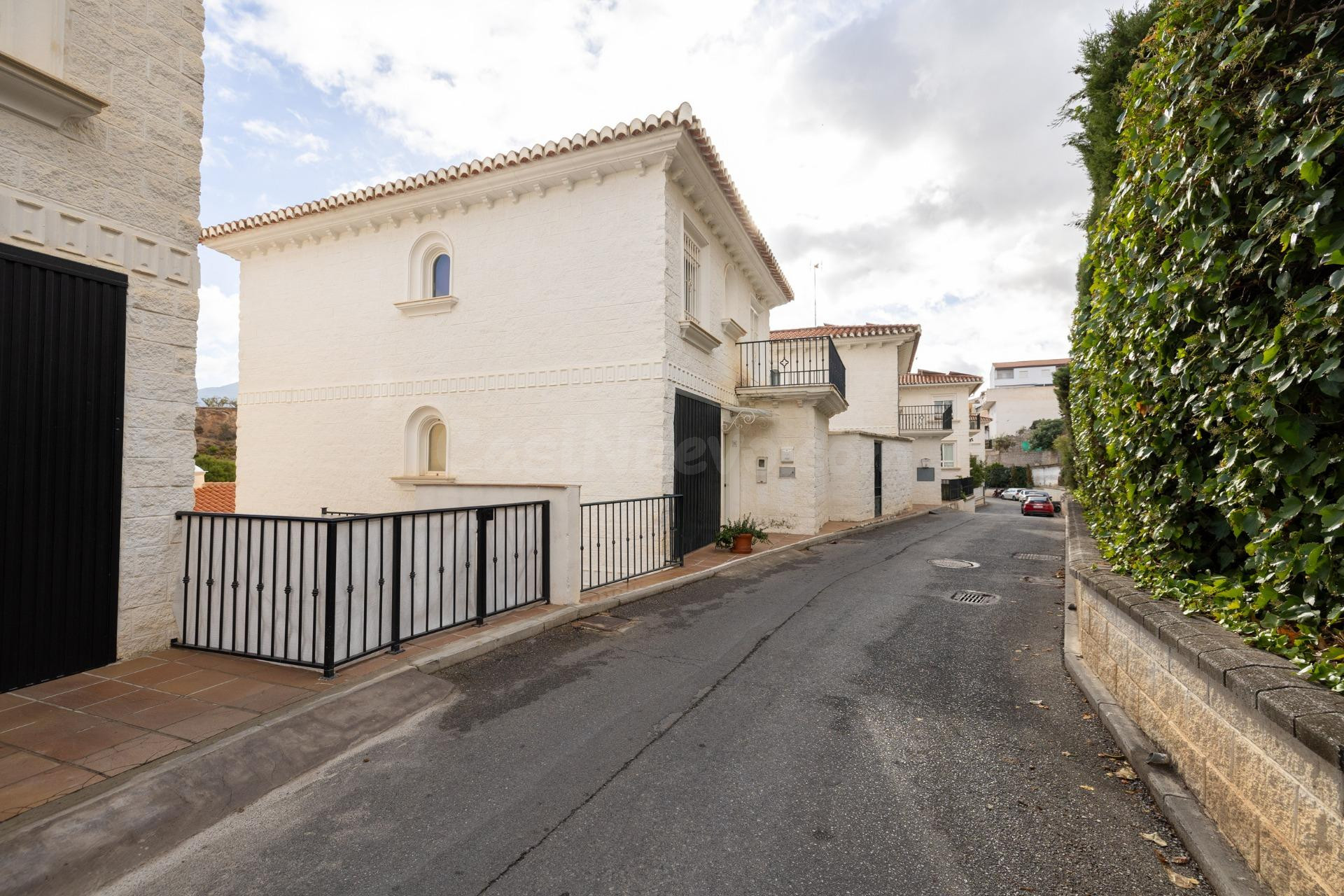 ¡Espectacular vivienda en Gójar con piscina propia!