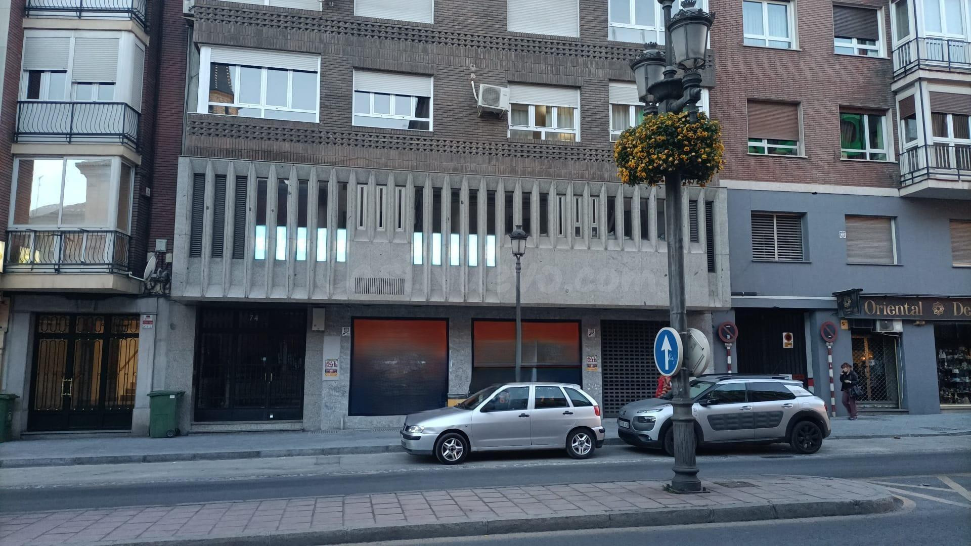 ¡Local en Acera del Darro frente al Corte Inglés!