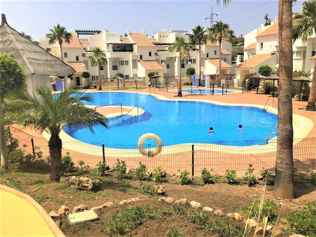 Exclusivo dúplex esquina con gran jardín privado