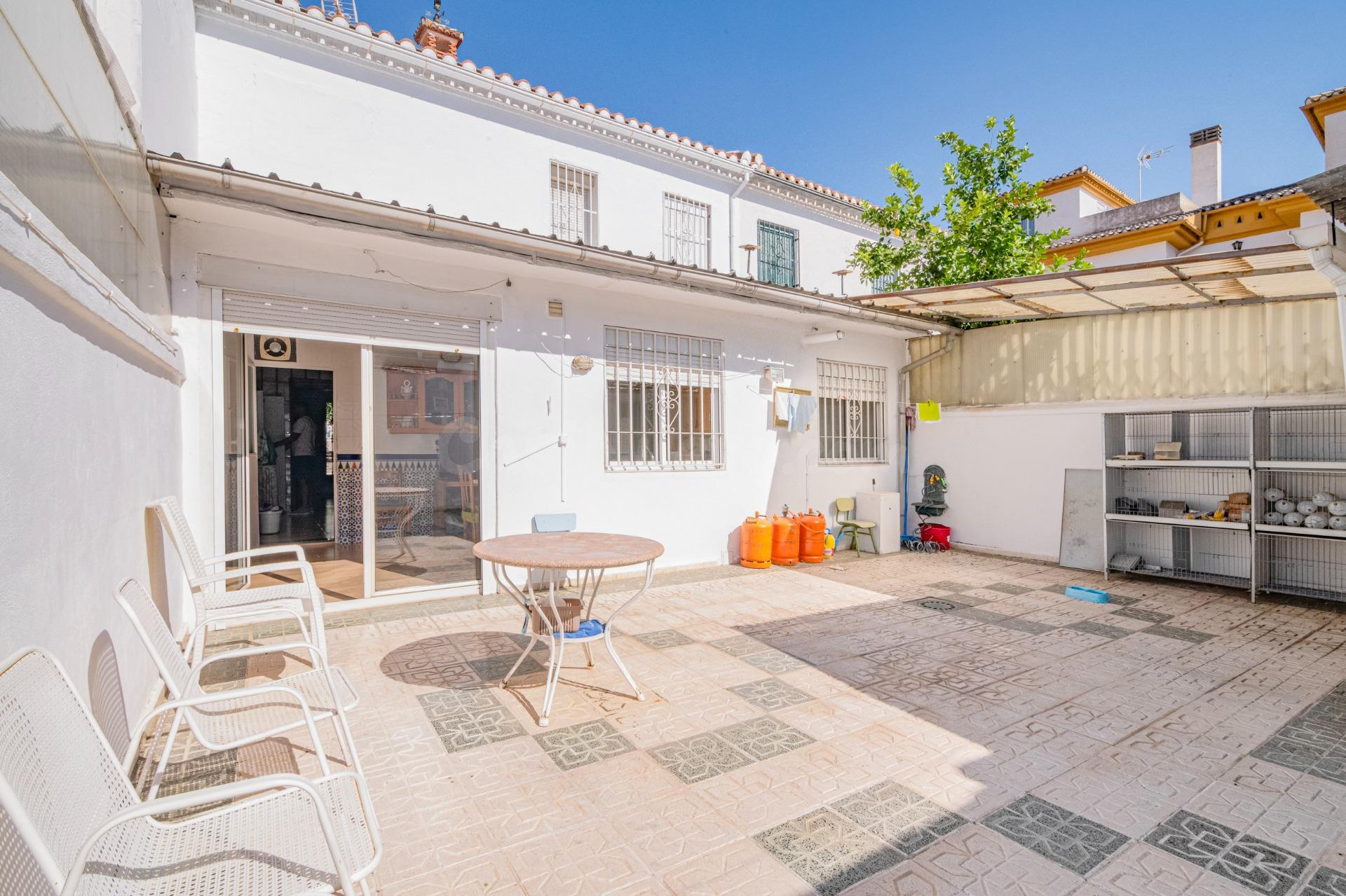 Casa 4 dormitorios y 2 baños en Bobadilla