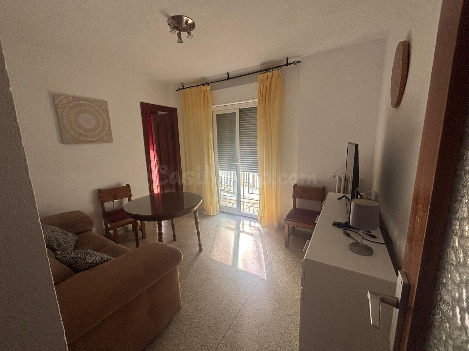 Estupendo piso Estudiantes 26/27( con calefacción central y exterior )
