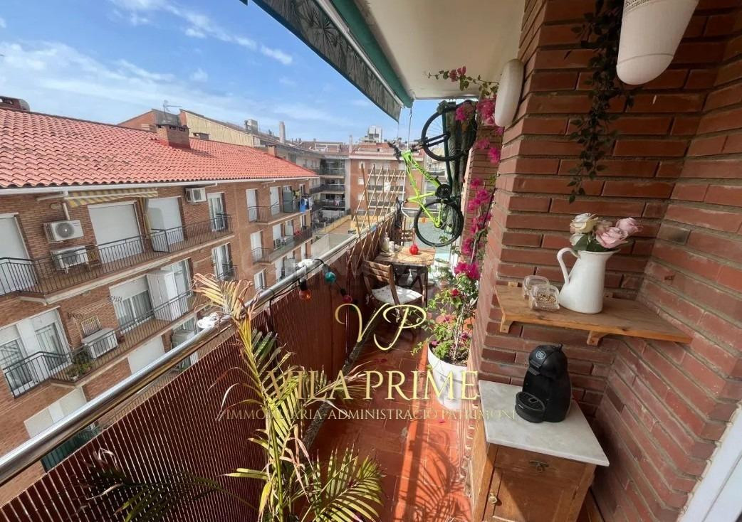 Precioso piso con terraza en Pineda de Mar