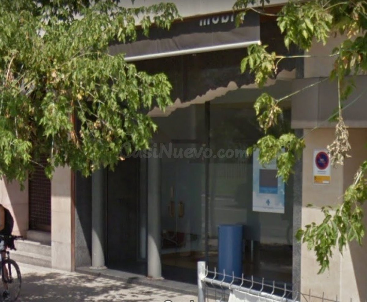 Estupendo local frente a Autobuses