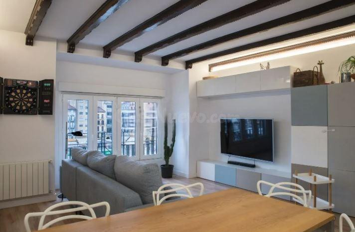Venta piso lujo junto a Plaza del Castillo. Domotica. Ascensor. Terraza.