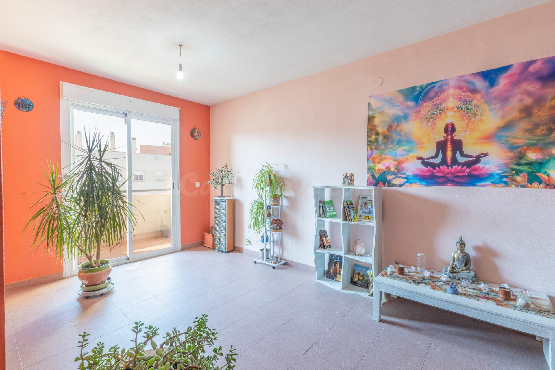 Amplia vivienda VPO con terraza, garaje y excelente ubicación junto a Avenida Juan Pablo II
