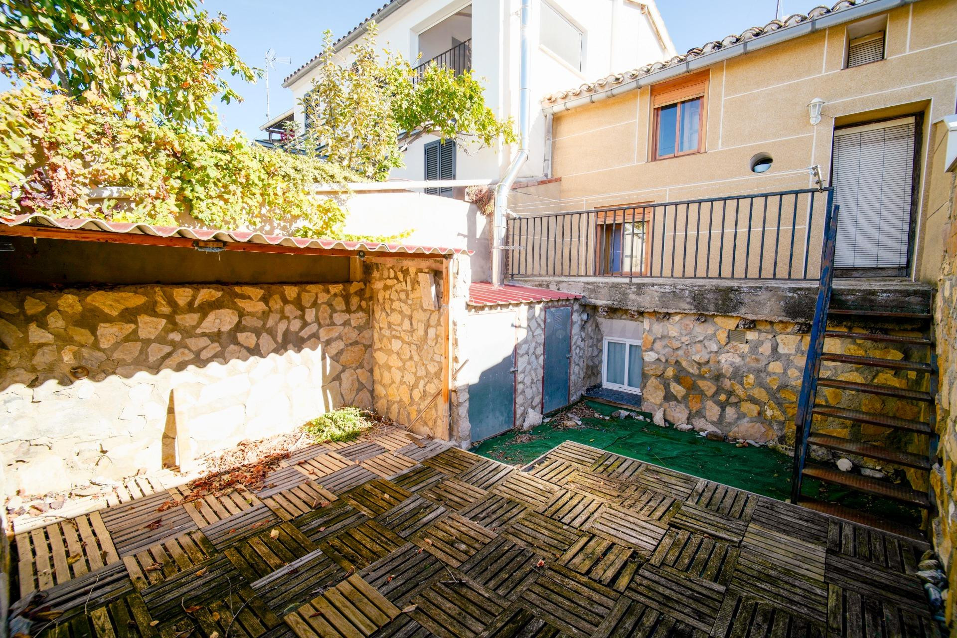 Amplia casa con patio en venta en Cabreton, La Rioja