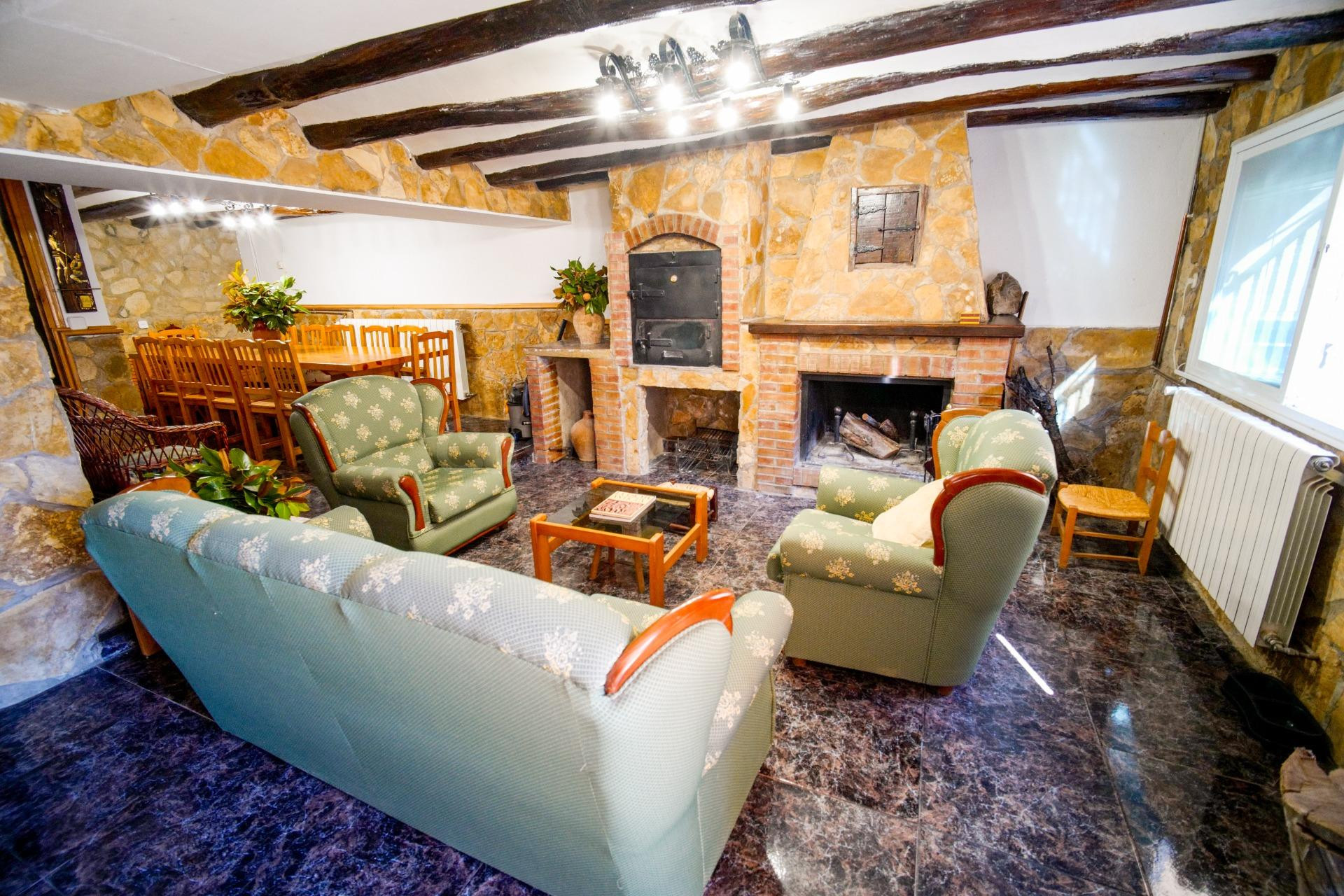 Amplia casa con patio en venta en Cabreton, La Rioja - foto 3