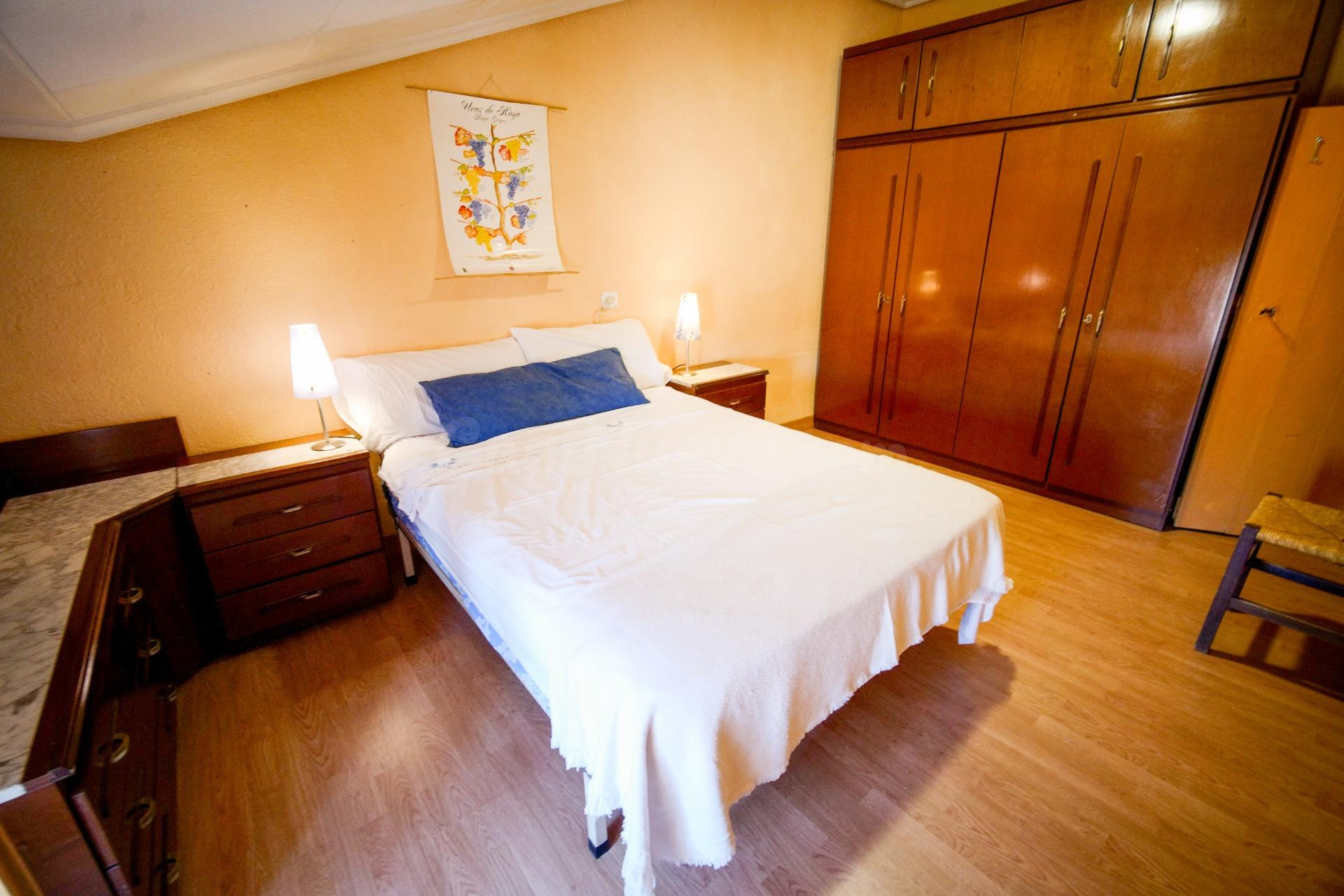 Amplia casa con patio en venta en Cabreton, La Rioja - foto 5