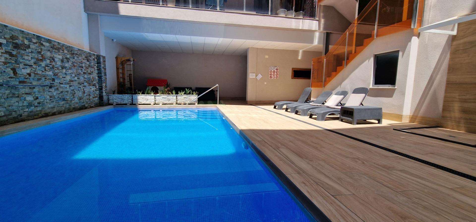 Apartamento con piscina climatizada de lujo en el corazon de Torrevieja!!!