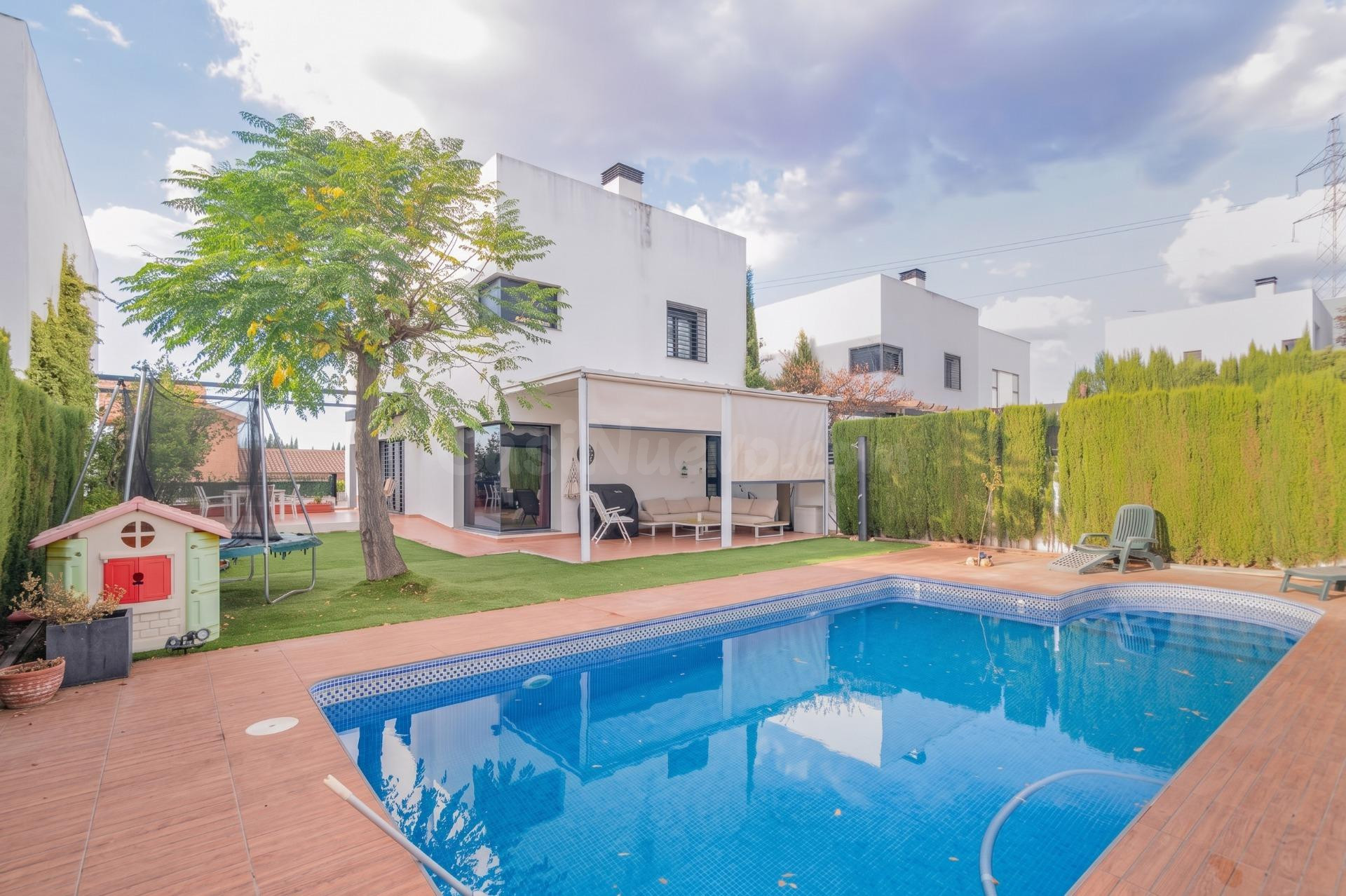 CHALET EN LOMA VERDE