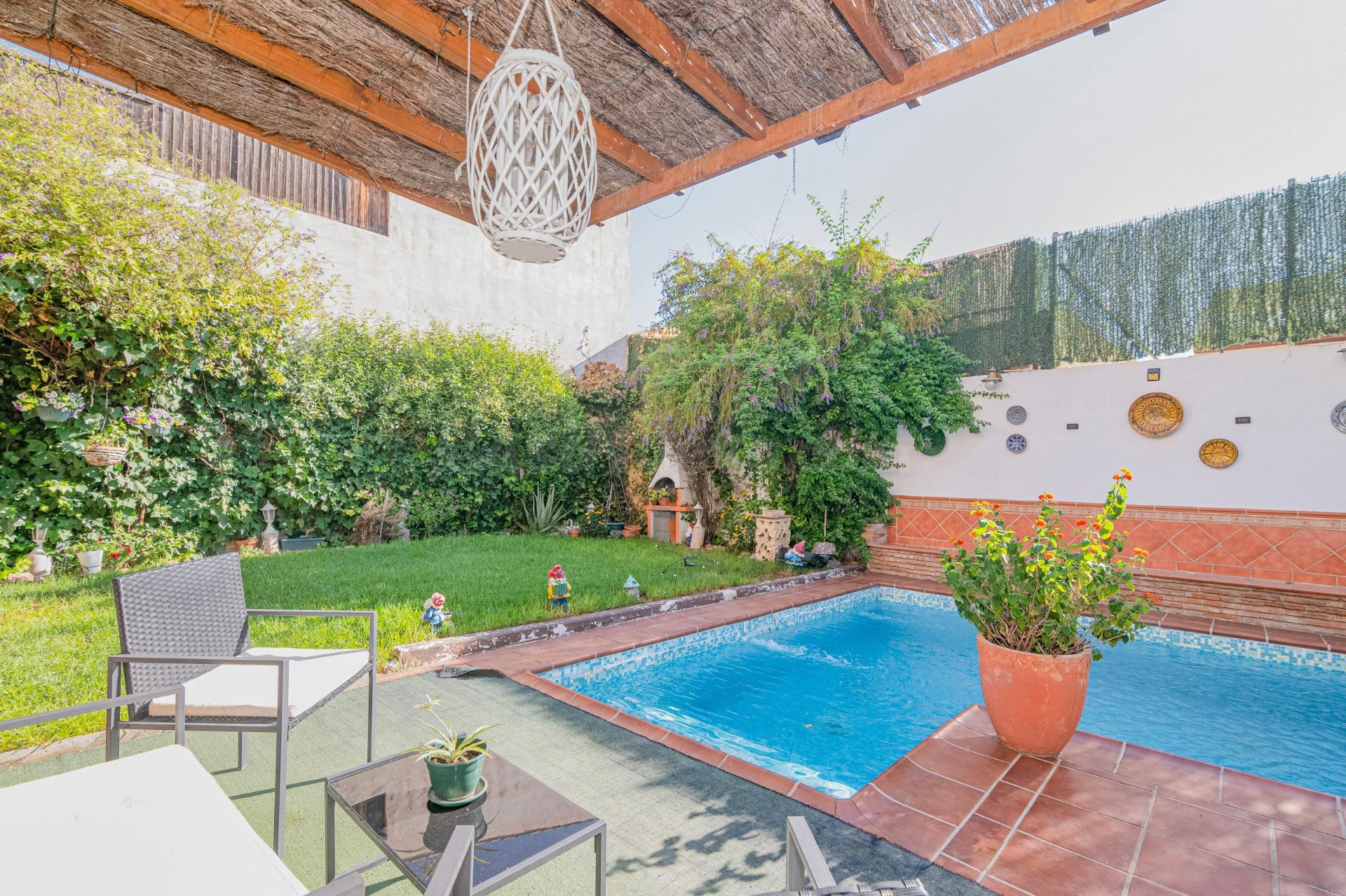 AMPLIA VIVIENDA EN CHAUCHINA CON PISCINA