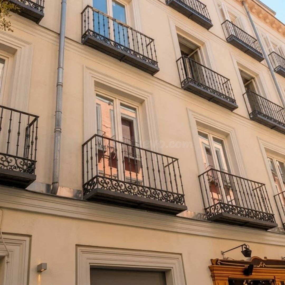 Vivienda de diseño en el Barrio de las Letras — exterior, 2 dorm. con 3 balcones
