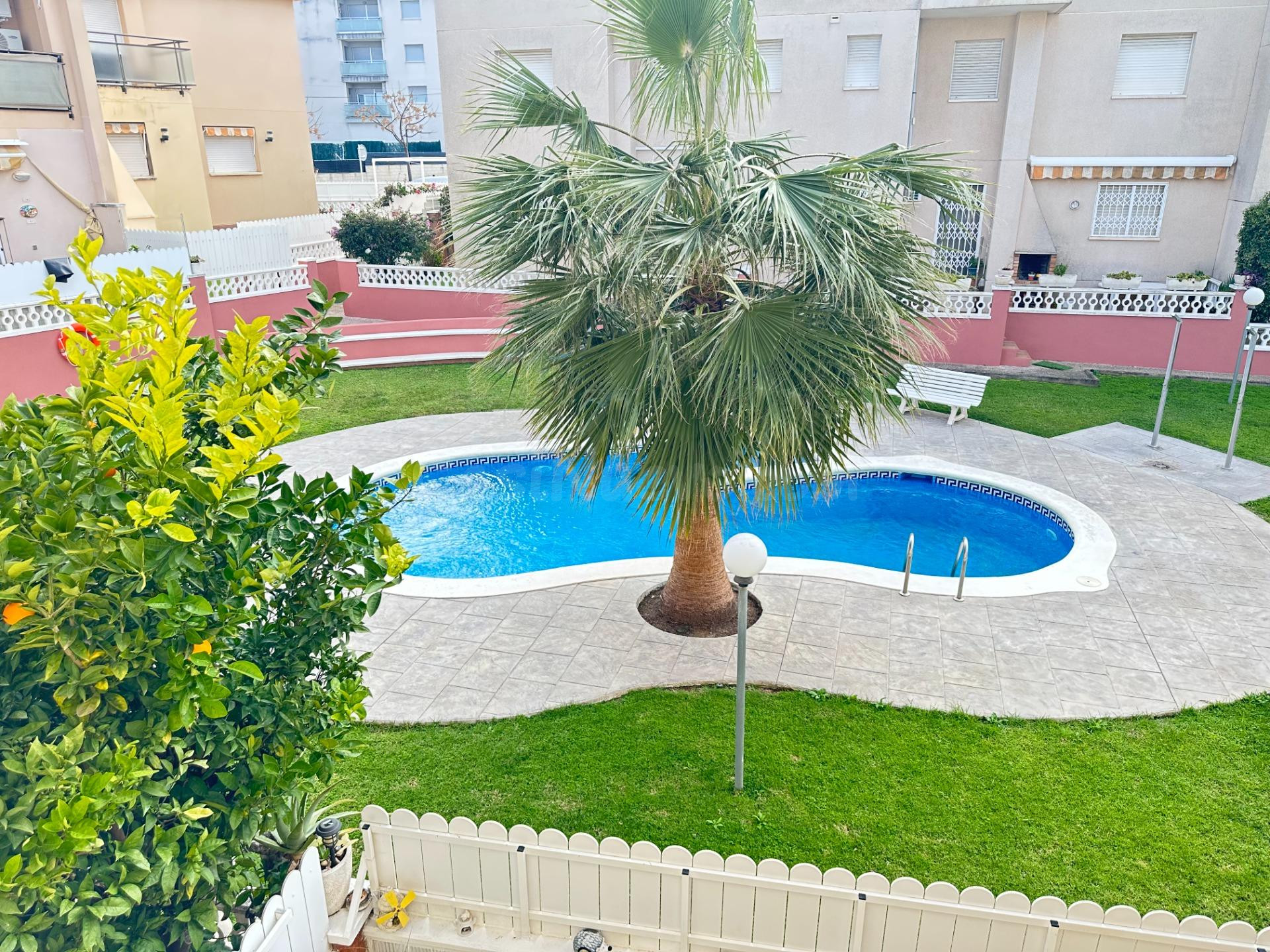 Apartamento de 2 dormitorios con zona comunitaria y piscina en Els Munts