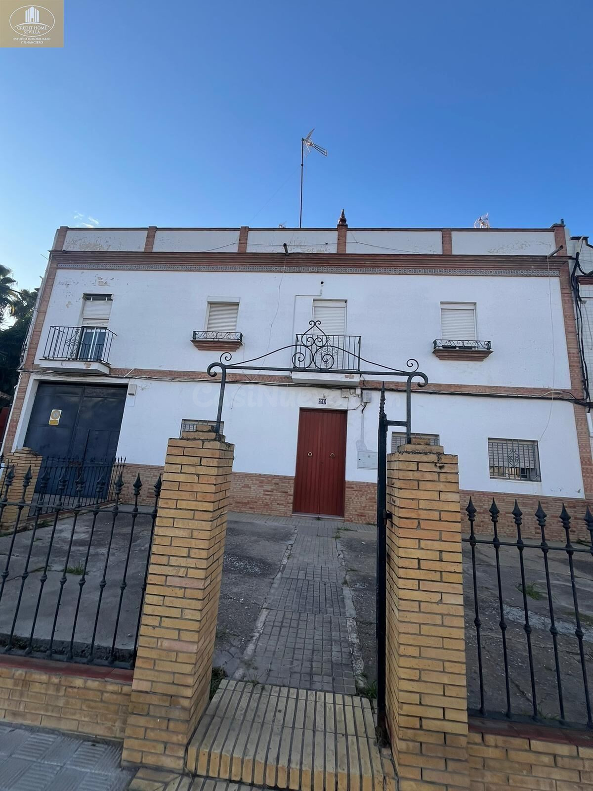 Edificio 13 habitaciones 549m² en venta - Las palmeras