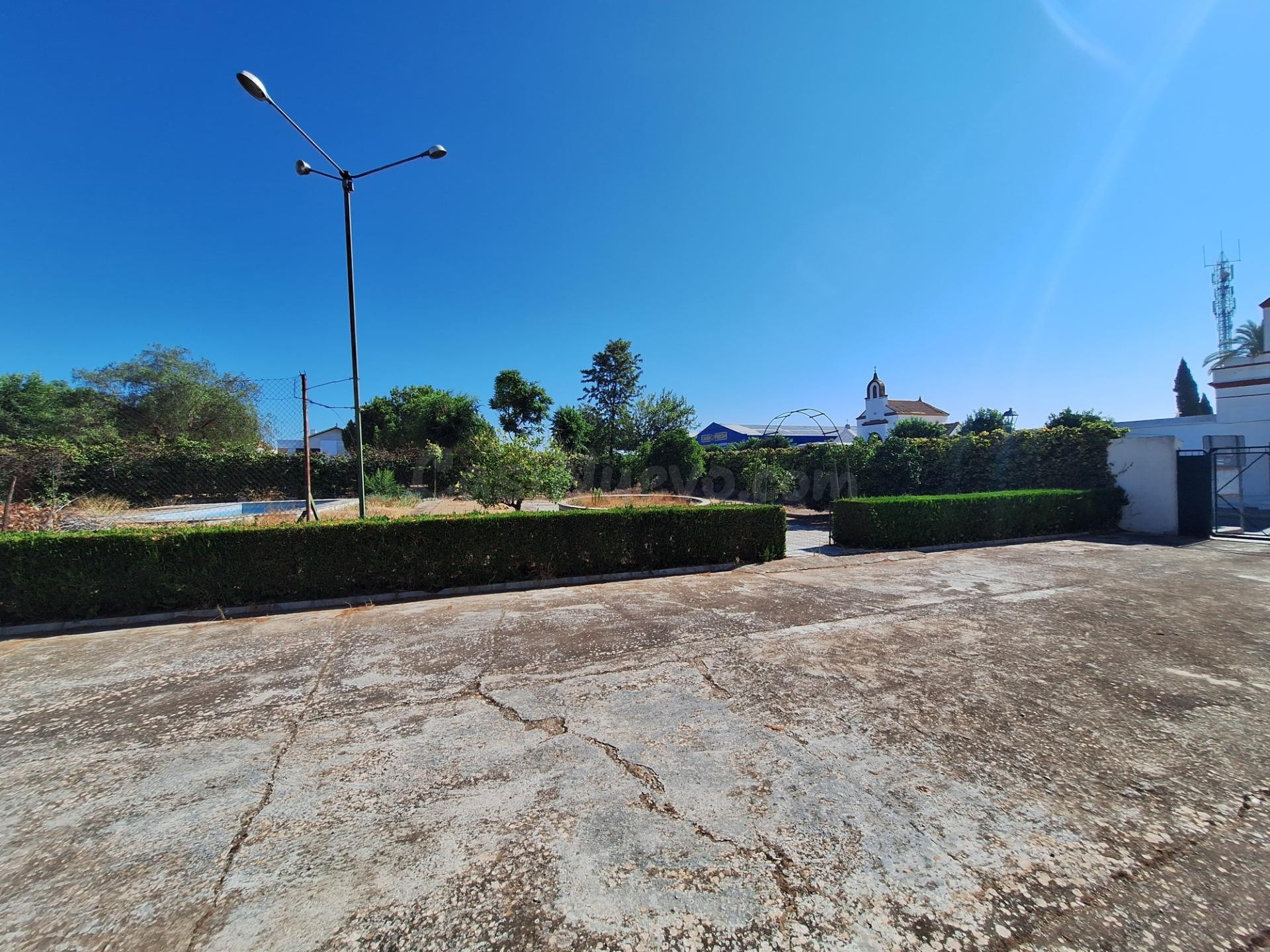 Edificio 14 habitaciones 945m² en venta - PUEBLO