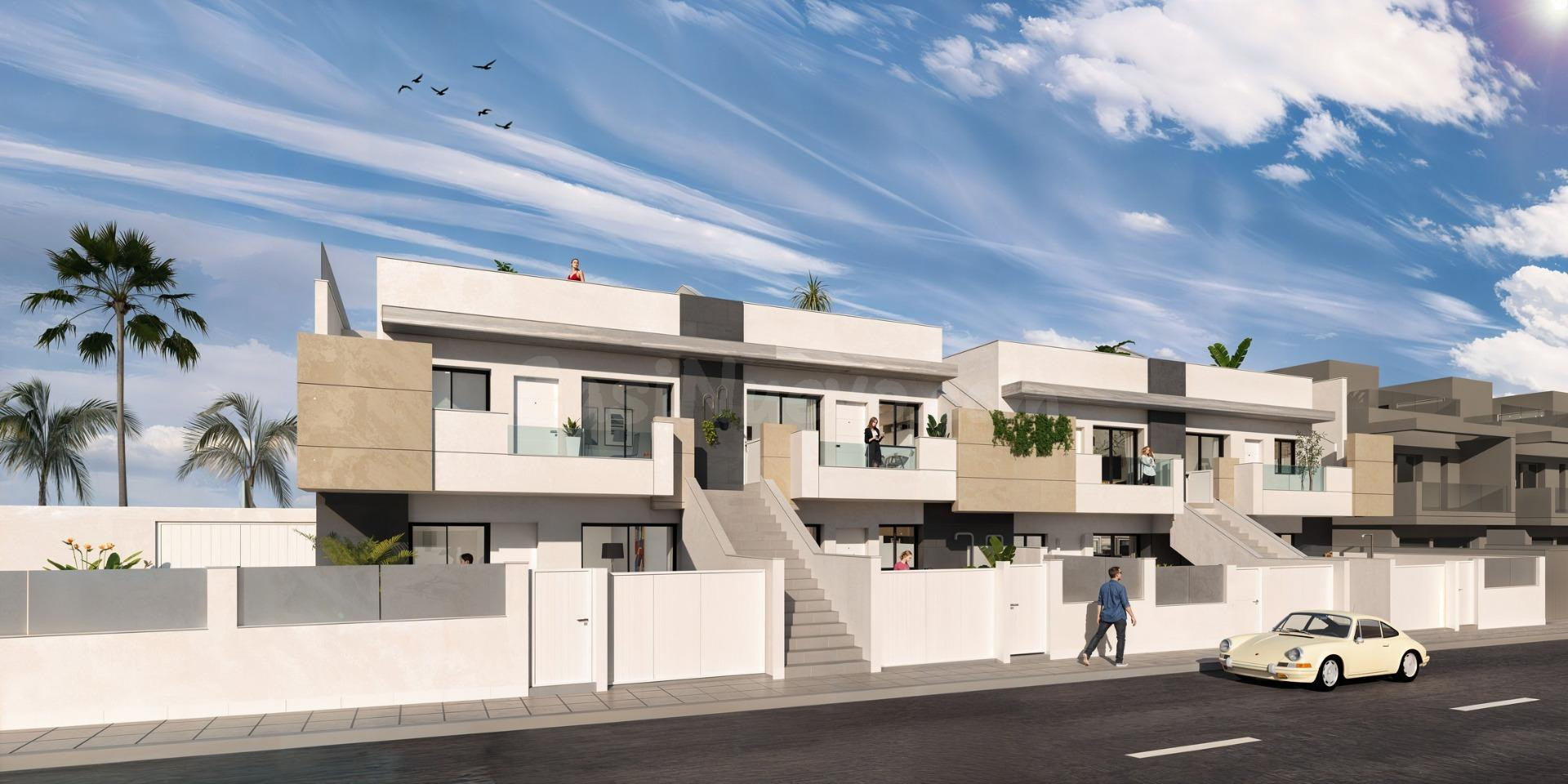 Bungalow de planta alta con 2 dormitorios y solarium privado en venta a pocos pasos de la playa en San Pedro del Pinatar