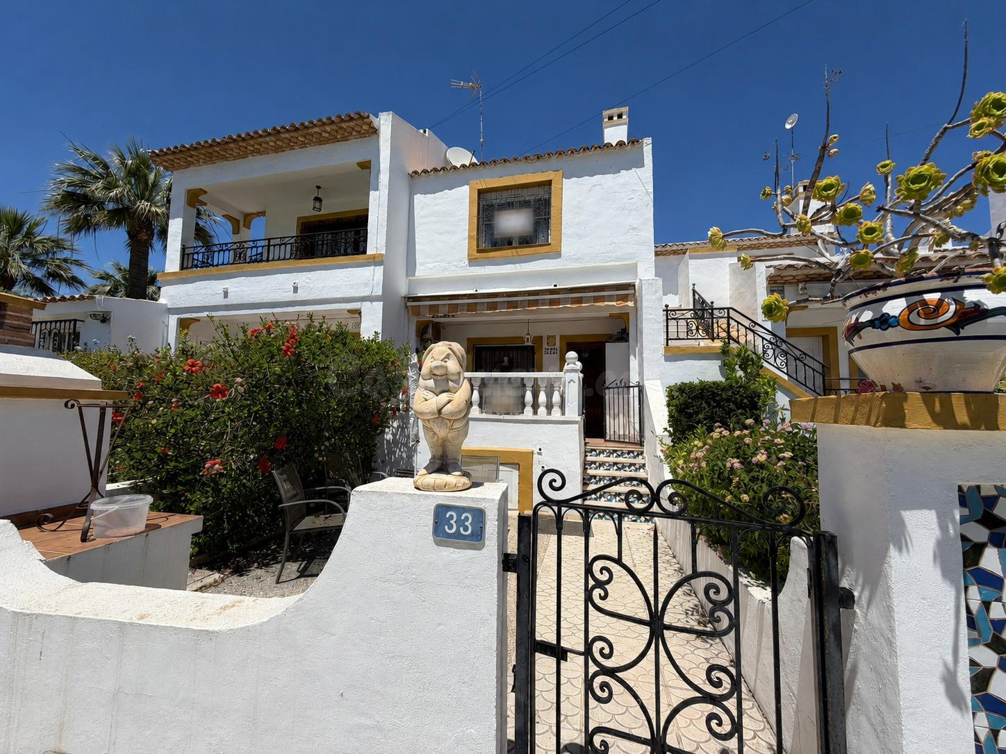 FANTÁSTICO ADOSADO EN RESIDENCIAL VALENCIA