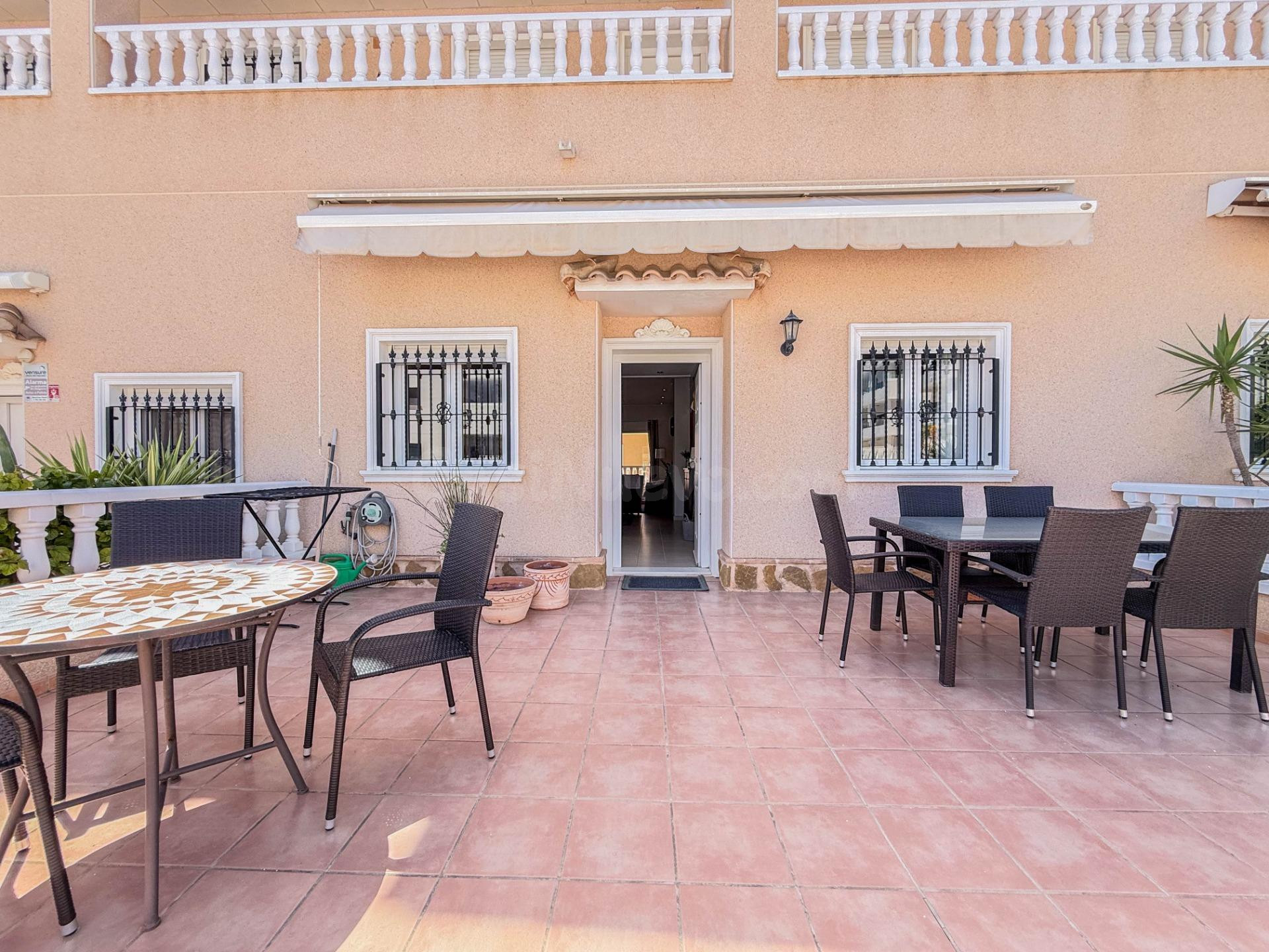 Apartamento moderno en planta baja con doble terraza en Los Dolses