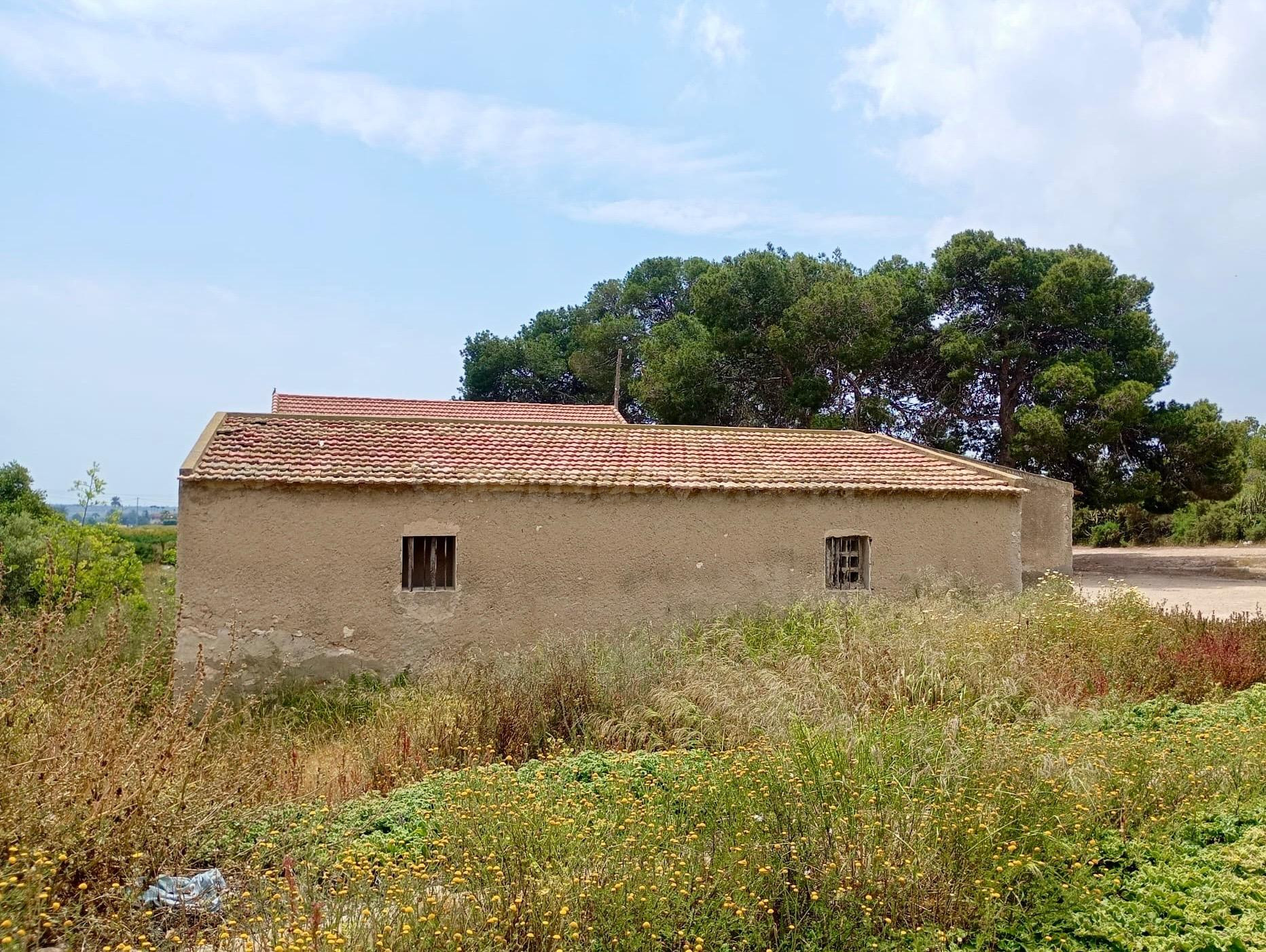 Terreno agrario con casa tipo albergue