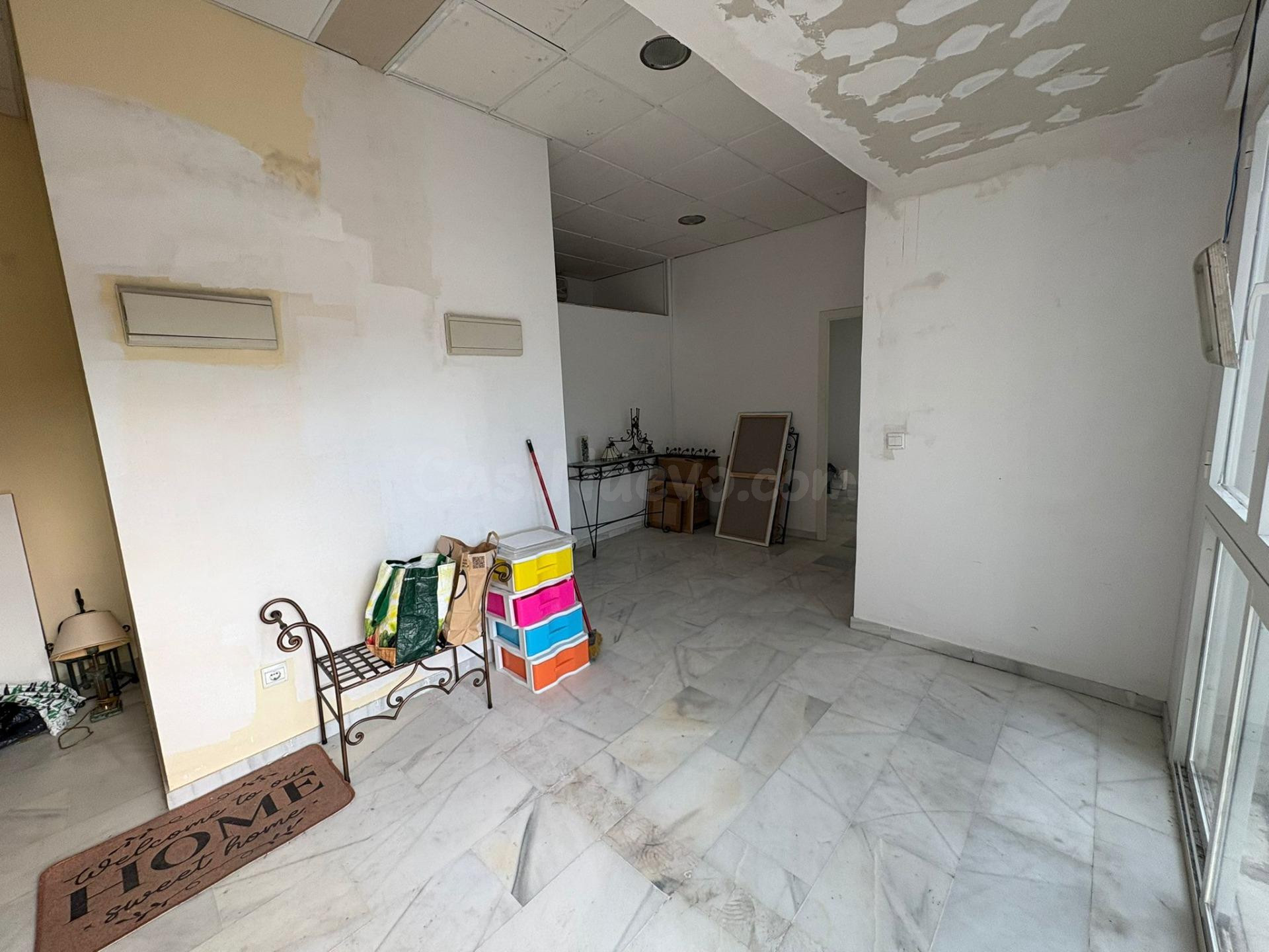 Local comercial 68m² en venta - Luis Montoto - Santa Justa