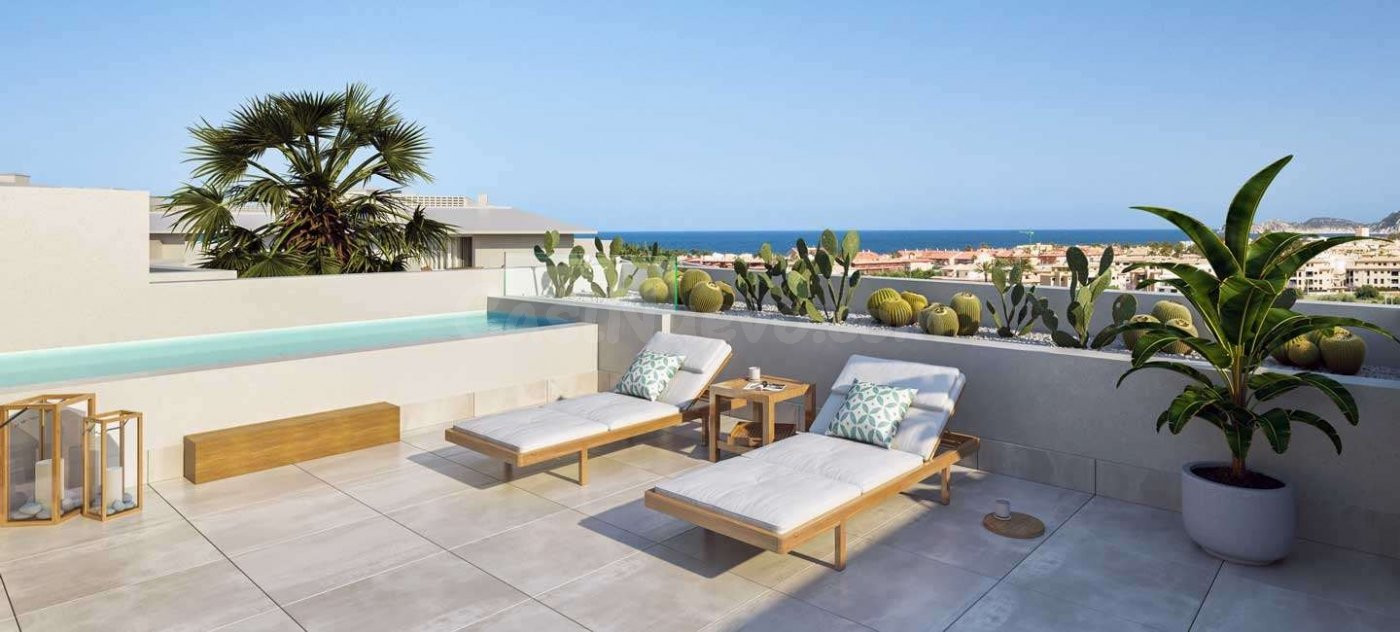 Ático de 3 dormitorios a la venta a tan solo 800m de la playa del centro y del puerto en Jávea