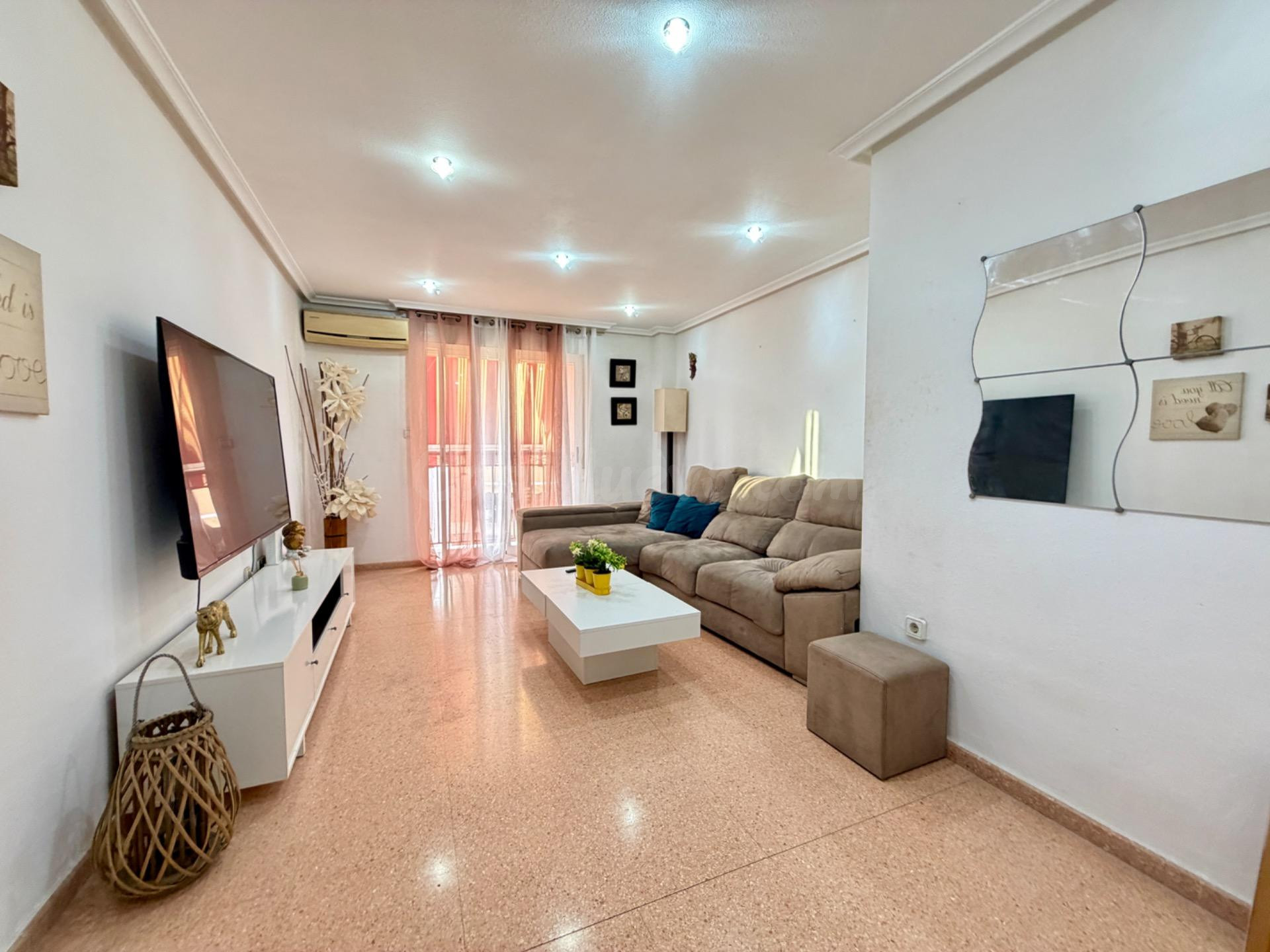 Amplio Piso en Plaza Madrid, Elche