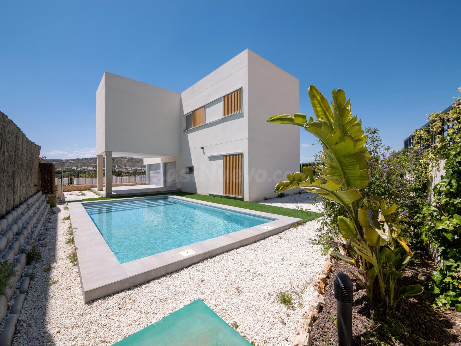Villa de 4 dormitorios con piscina privada y vistas al golf en Algorfa
