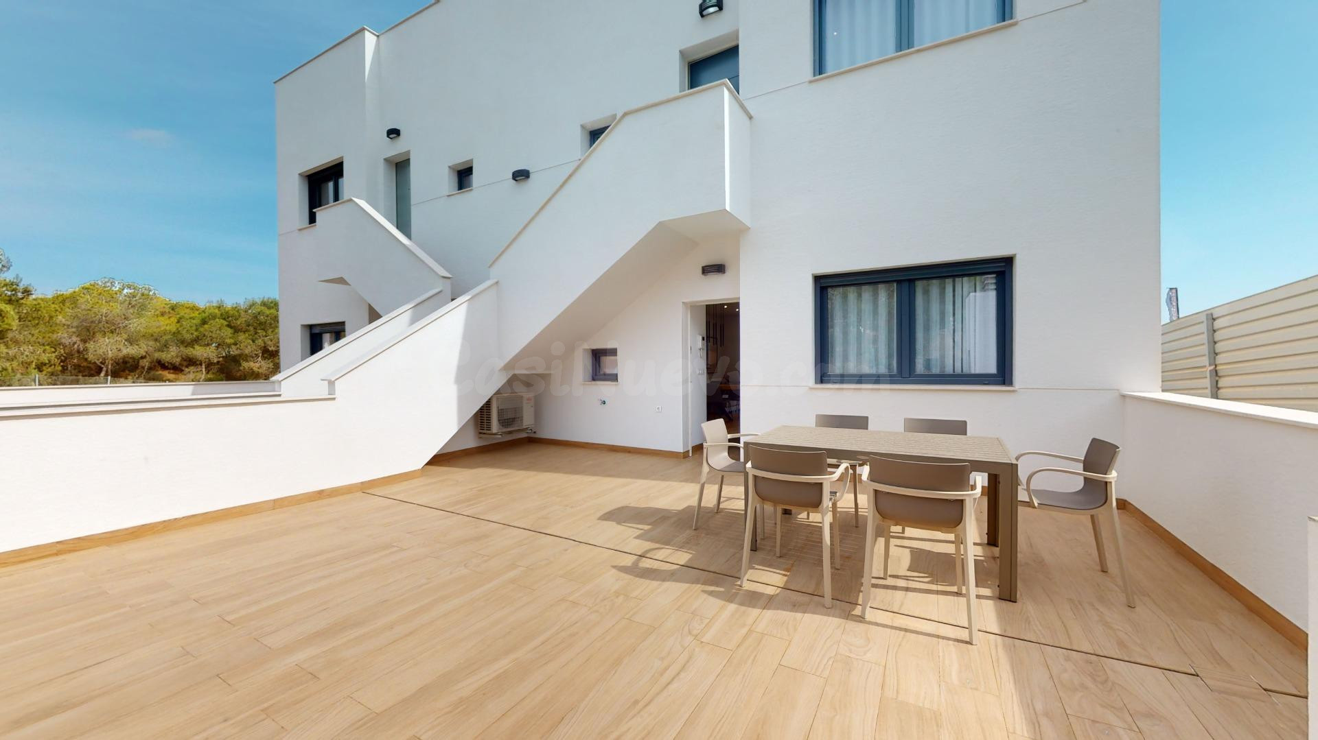 Bungalow de planta baja con 2 dormitorios y 2 amplias terrazas en Los Balcones(Torrevieja)