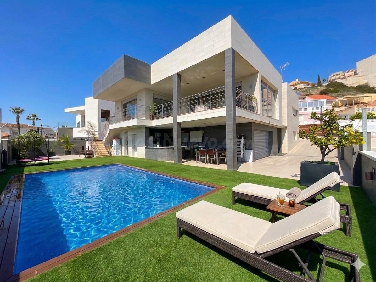 LUJOSO CHALET EN BOLNUEVO, UNA JOYA PARA VIVIR CON VISTAS AL MAR REF. 361