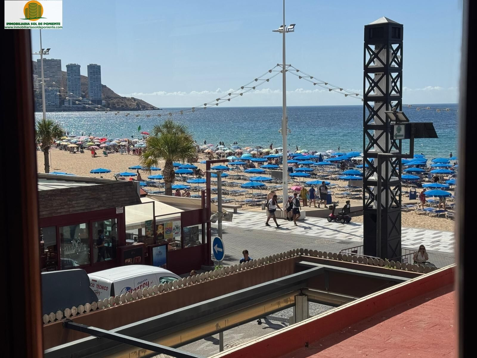 EXCLUSIVA VIVIENDA EN PRIMERA LÍNEA DE PLAYA LEVANTE, BENIDORM