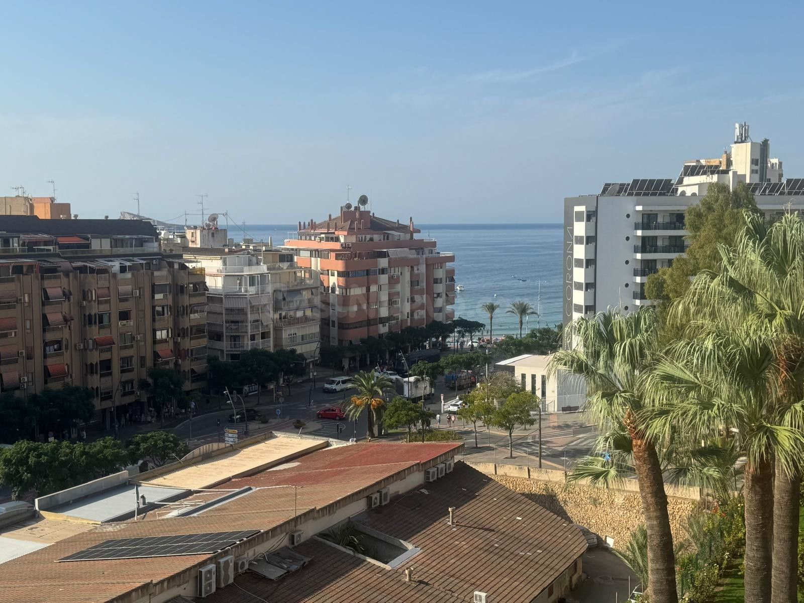 Exclusivo piso de lujo en Benidorm: Vistas al mar, Playa de Poniente, parking y piscina.