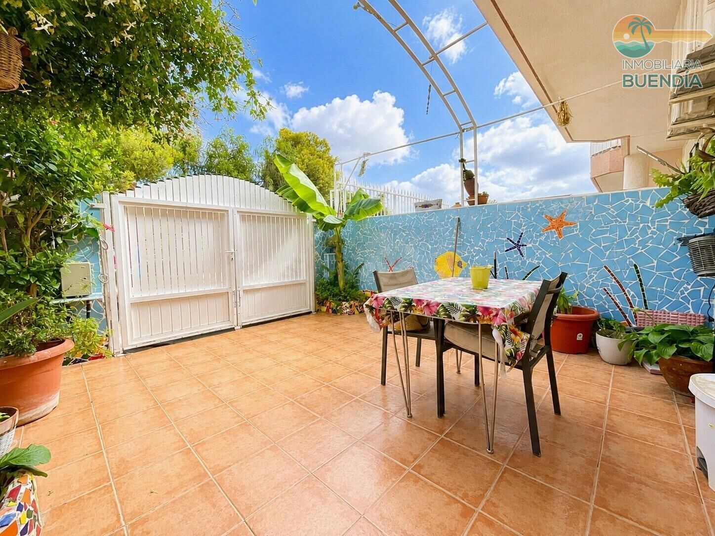 TRIPLEX CÉNTRICO CERCA DE LA PLAYA Y SERVICIOS