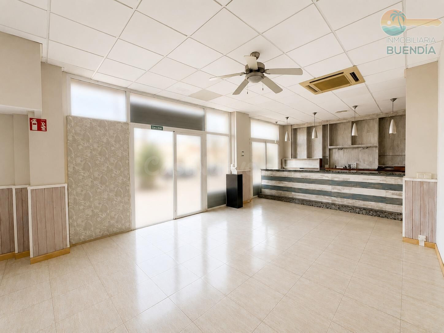 LOCAL COMERCIAL A 30 M DE LA PLAYA DE LA ISLA