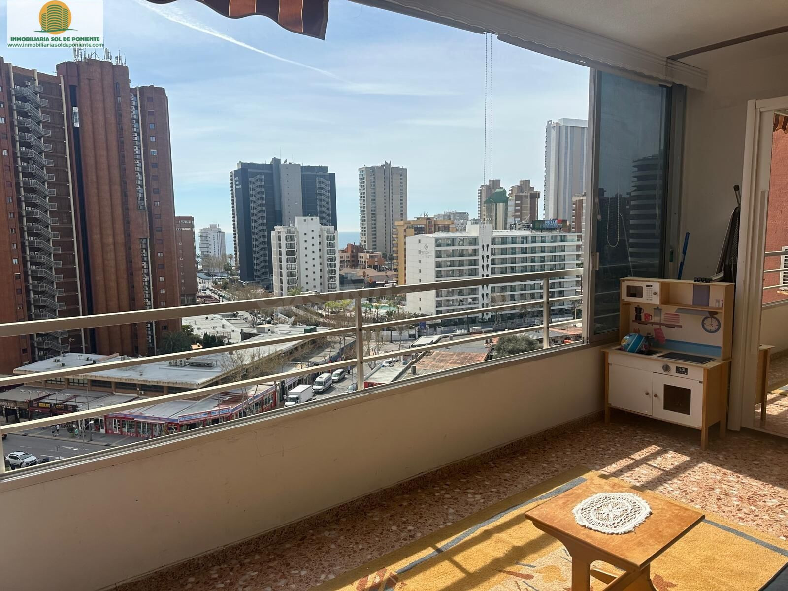 Benidorm zona Levante Apartamento de 2 habitaciones con parking, piscina y preciosos jardines!