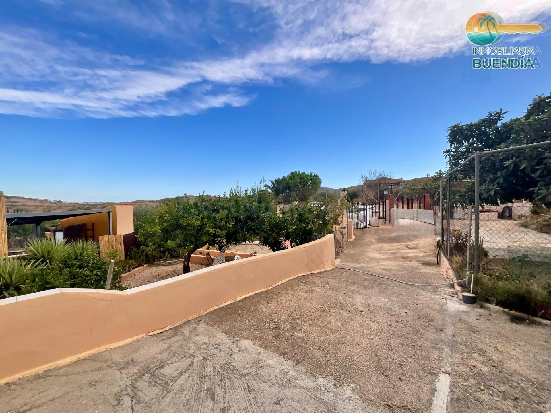 EXCLUSIVA VIVIENDA CON TERRENO EN PERIN, VISTAS DESPEJADAS Y ENTORNO NATURAL