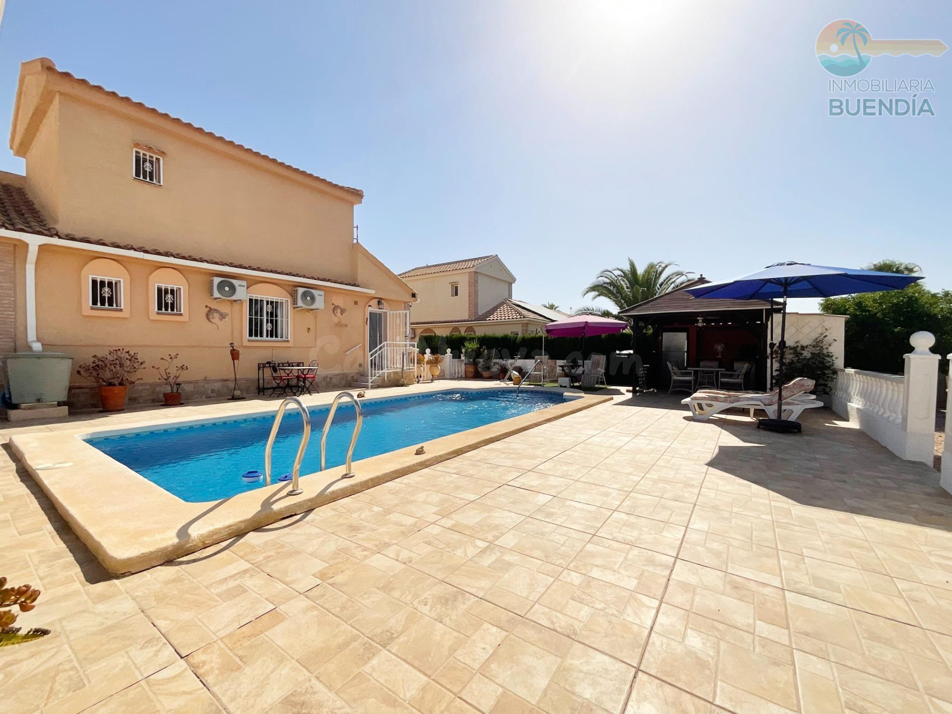 Encantador chalet con piscina privada en Camposol, Mazarrón.