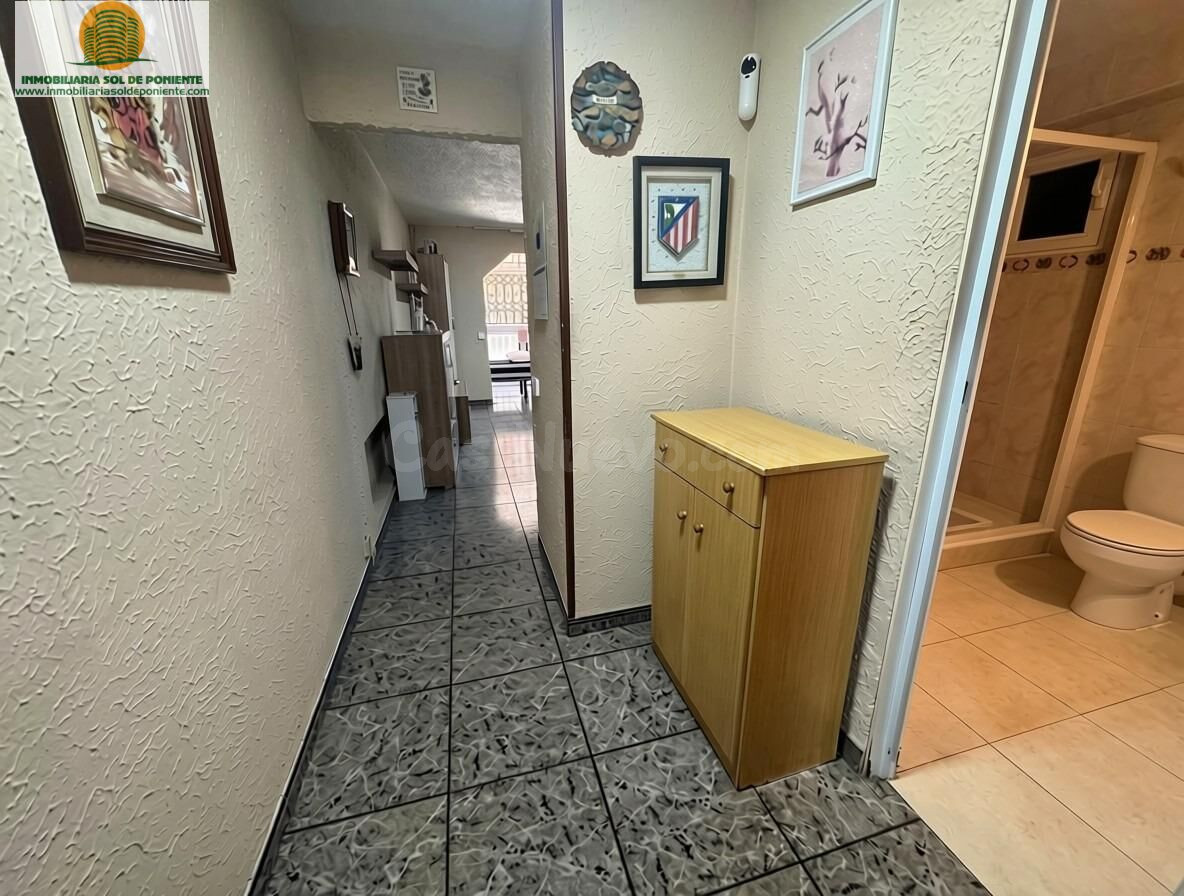 Estudio con terraza, piscina y parking en pleno centro de Benidorm | A 850 m de la playa.