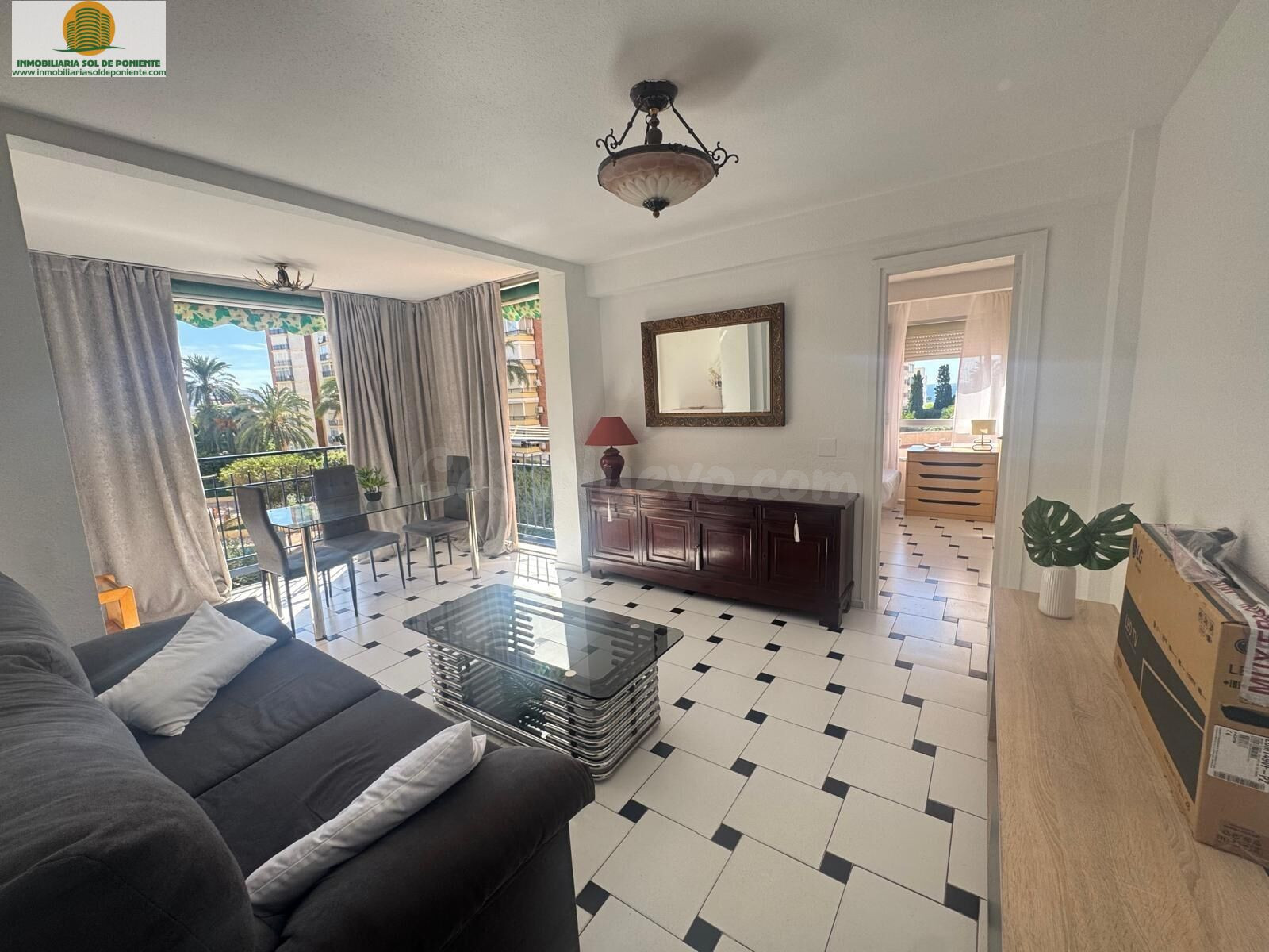 Apartamento con parking y piscina a un paso de playa poniente!