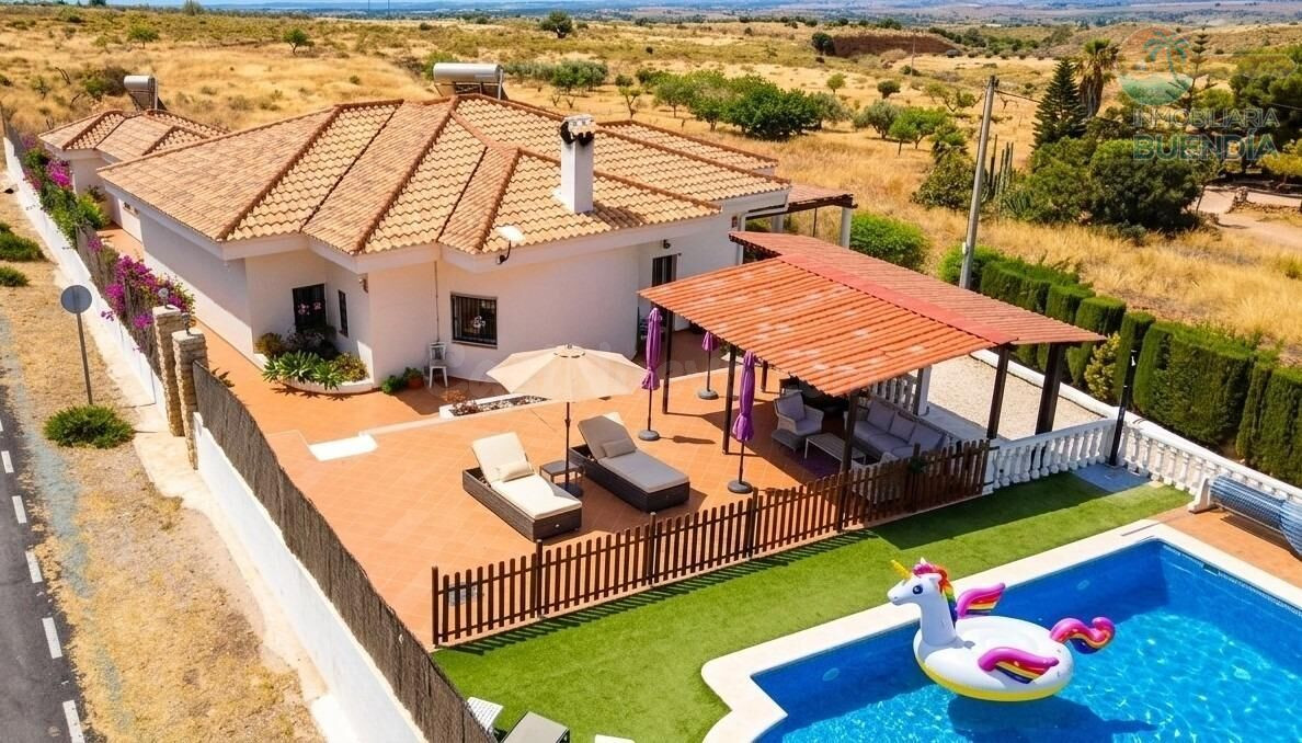 AMPLIA CASA FAMILIAR CON POTENCIAL COMERCIAL, LISTA PARA OPERAR EN CAMPILLO DE ADENTRO, LA AZOHIA