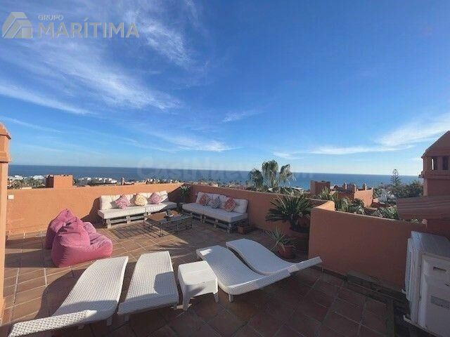 Ático en alquiler con vistas al mar en Estepona